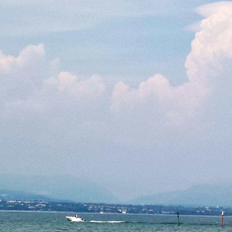 Textures   -   BACKGROUNDS &amp; LANDSCAPES   -   NATURE   -   Lakes  - Italy garda lake landascape 18305 - HR Full resolution preview demo
