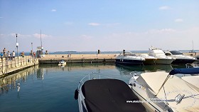 Textures   -   BACKGROUNDS &amp; LANDSCAPES   -   NATURE   -  Lakes - Italy garda lake landascape 18326